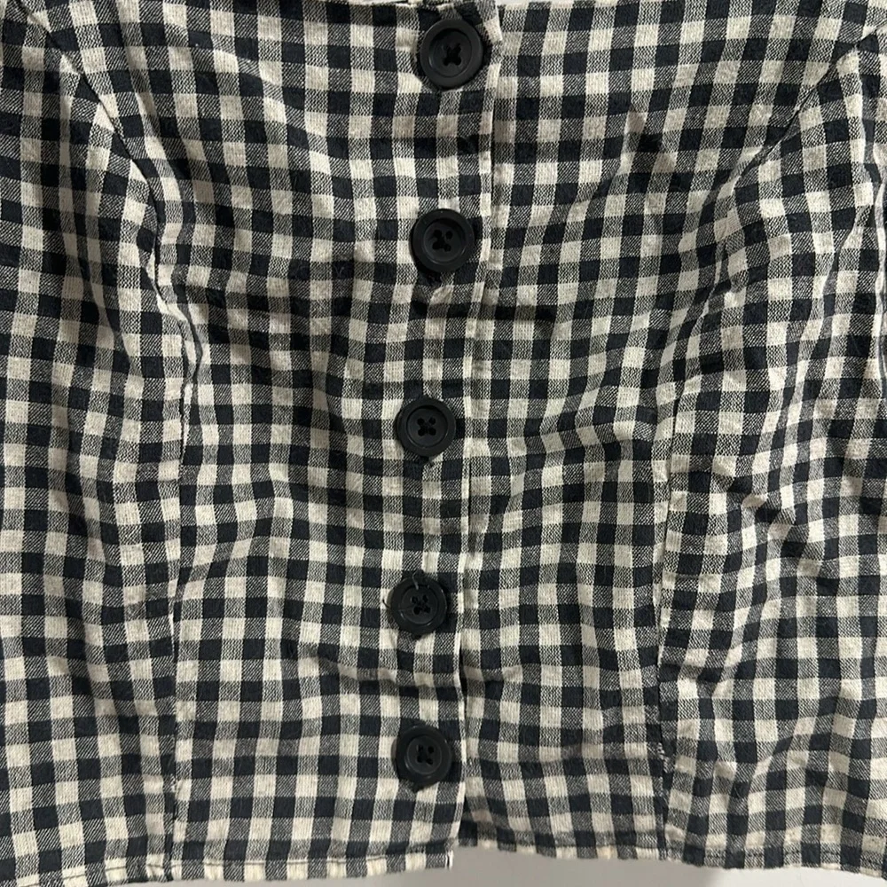 Urban Outfitters Gingham Button Down Ruffle Cap Sleeve Top Size Medium - Picture 2 of 8